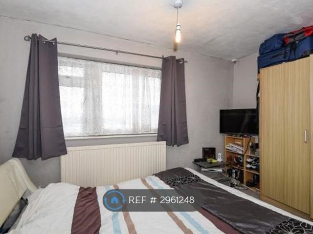 Room for rent in Sunbury, Surrey
