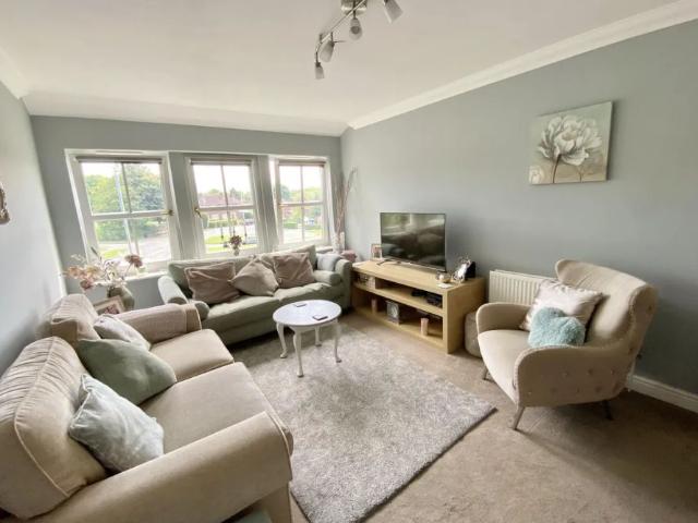 Room for rent in West Park, West Yorkshire