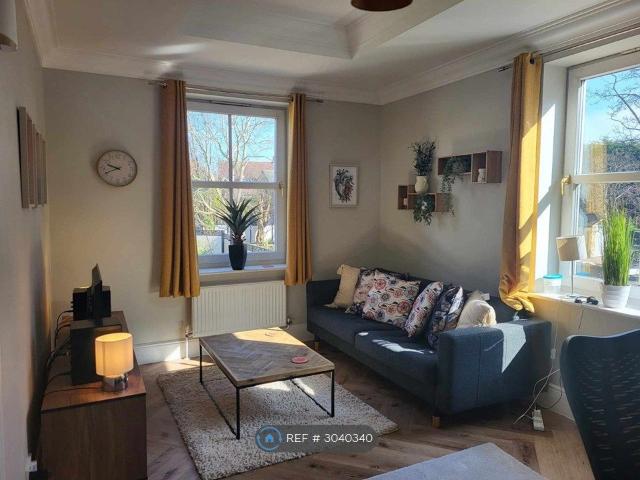 Apartment for rent in West Park, West Yorkshire