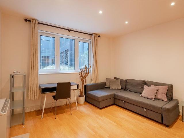 Apartment for rent in St Paul's, Greater London