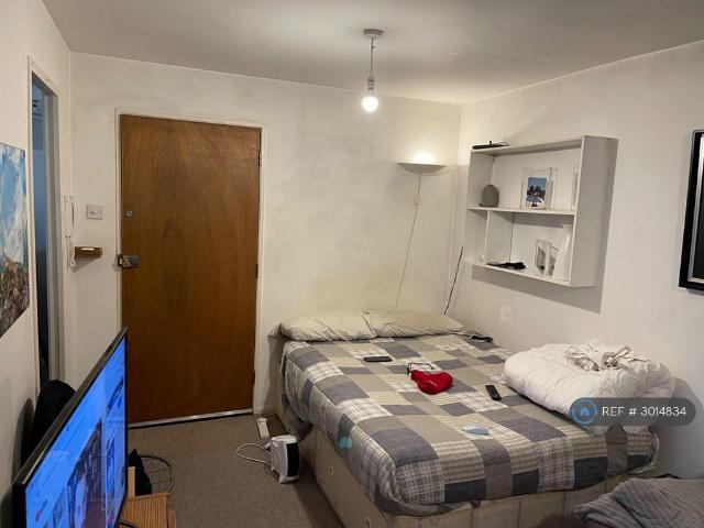 Apartment for rent in West Kensington, Greater London