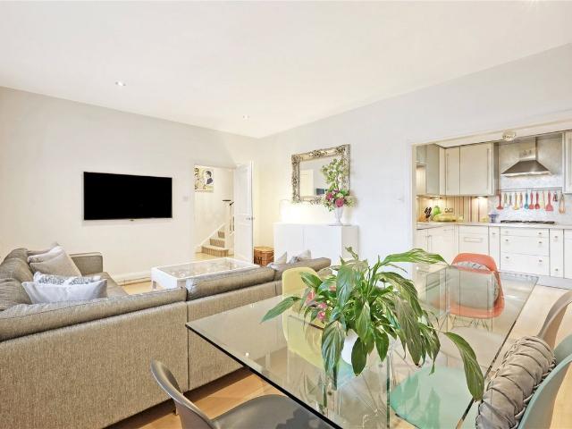 Apartment for rent in Highbury, Greater London