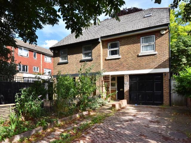 House for rent in Bromley Park, Greater London