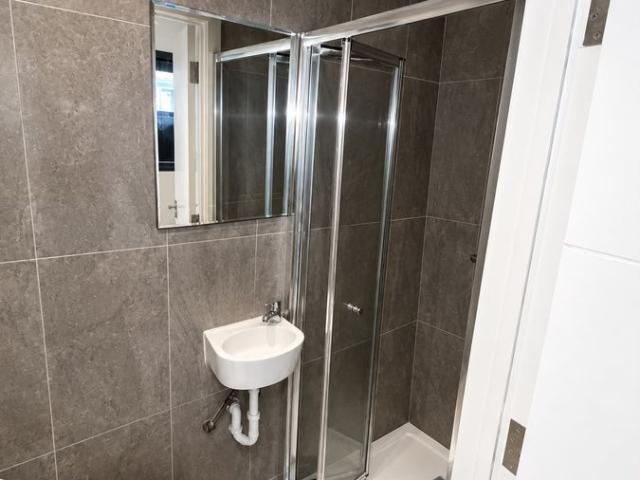 Studio for rent in East Molesey, Elmbridge