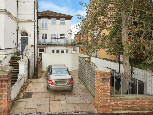 Apartment for rent in Meads, Eastbourne