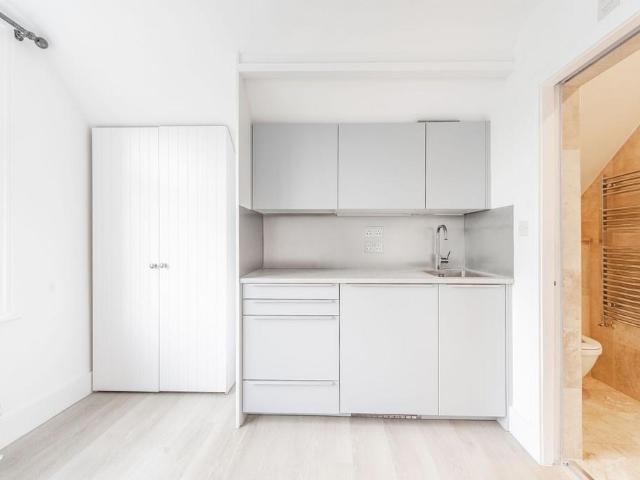 Apartment for rent in London Borough of Hounslow, Strand