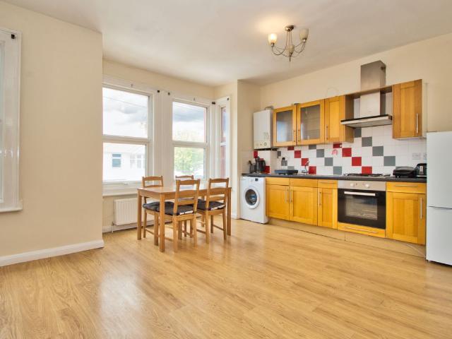 Apartment for rent in Harrow Weald, Greater London