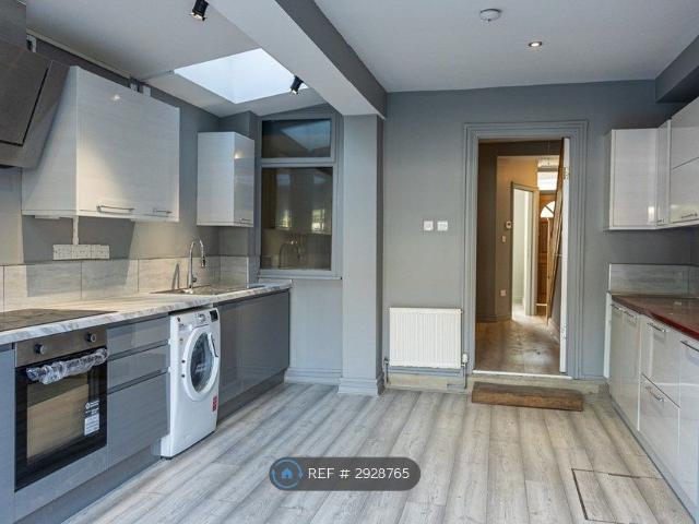 Room for rent in Hale End, Greater London