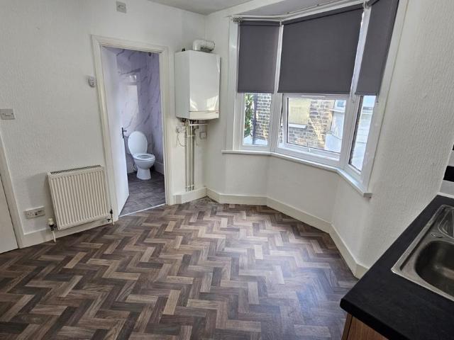 Apartment for rent in Plashet, Greater London