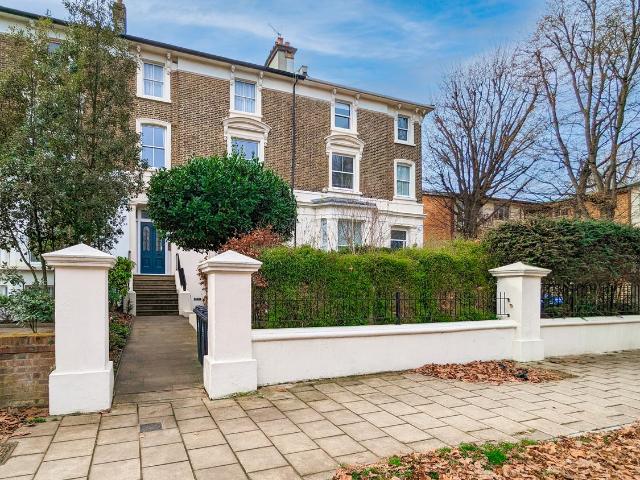 Apartment for rent in London Borough of Hounslow, Strand