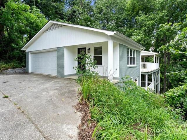 House for sale in Hendersonville
