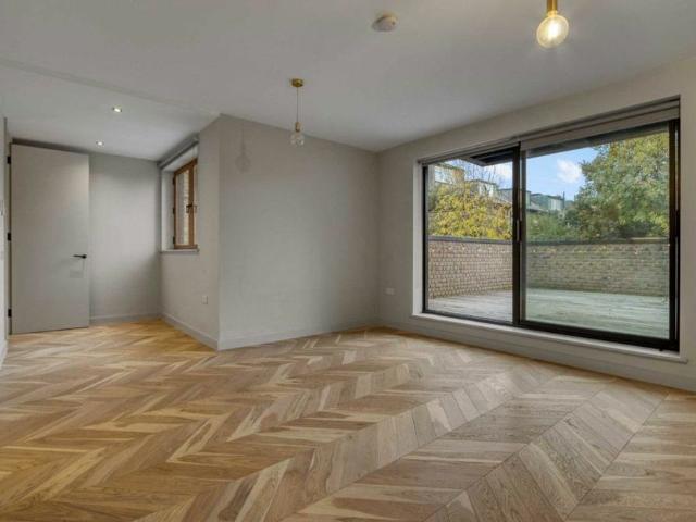 Apartment for rent in Brownswood Park, Cat Hill