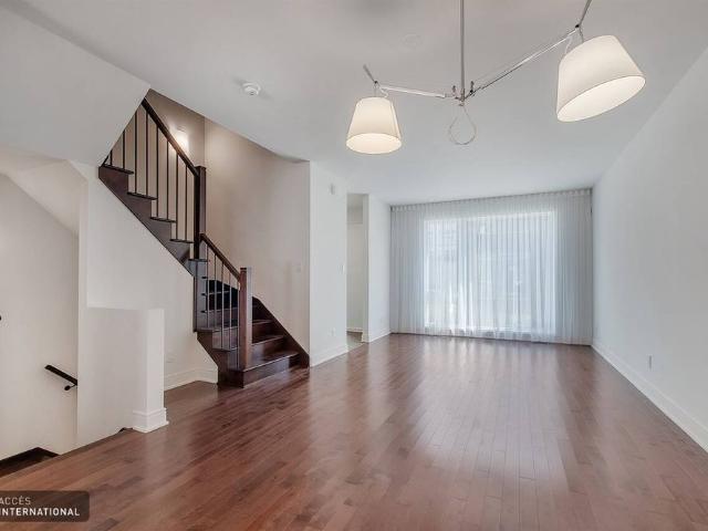 Townhouse for rent in Pointe-claire, Quebec