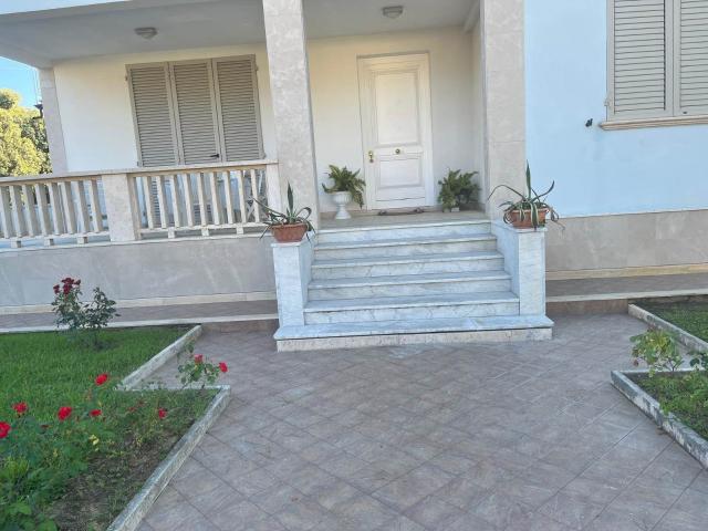Villa Indipendente in affitto a Tonfano, Toscana