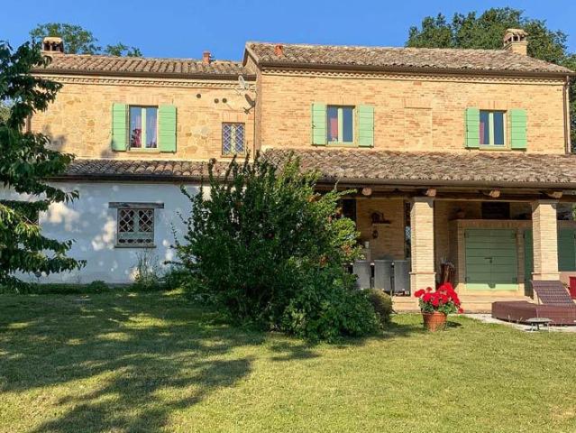 Casa in vendita a Centro storico, Marche