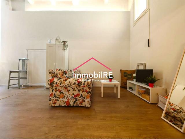 Appartamento in affitto a Sant'Agostino città-Porta Castello, Re