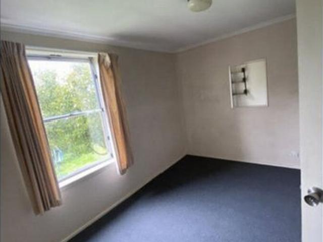 House for rent in Churchill, Victoria
