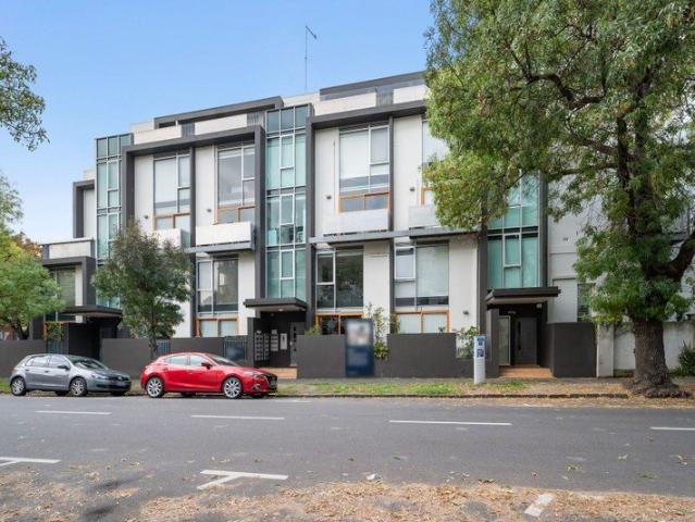 Apartment for rent in St Kilda West, Melbourne