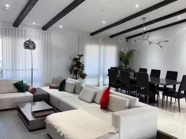 House for rent in Hollywood