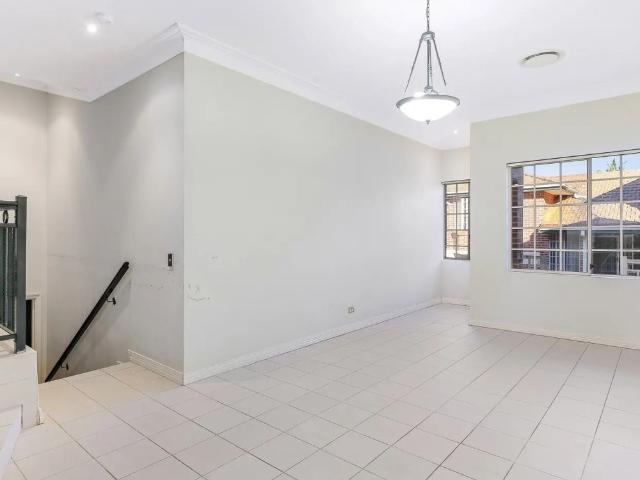 Townhouse for rent in Sydney, New South Wales