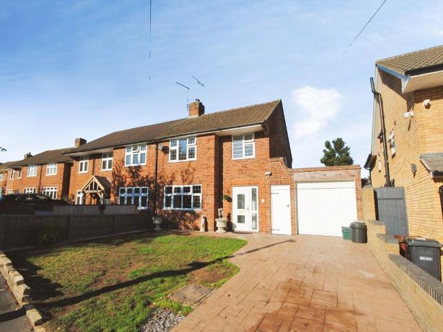 House for rent in How Wood, St Albans