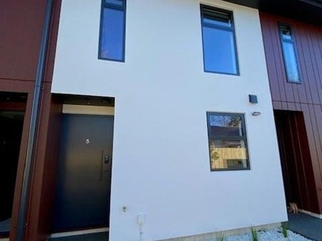 House for rent in Chaslands, Canterbury