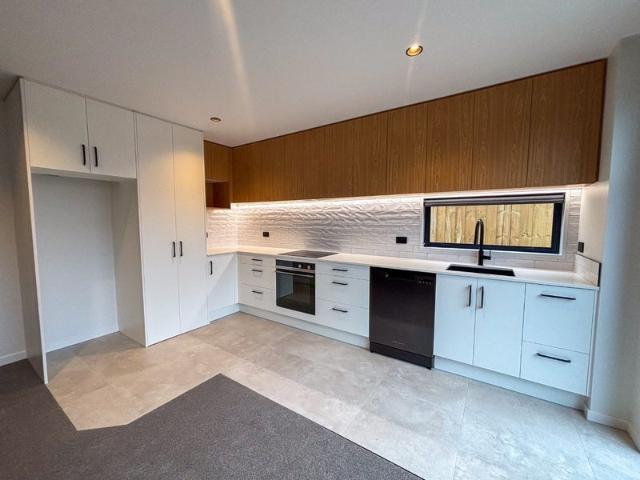 Apartment for rent in Chaslands, Canterbury
