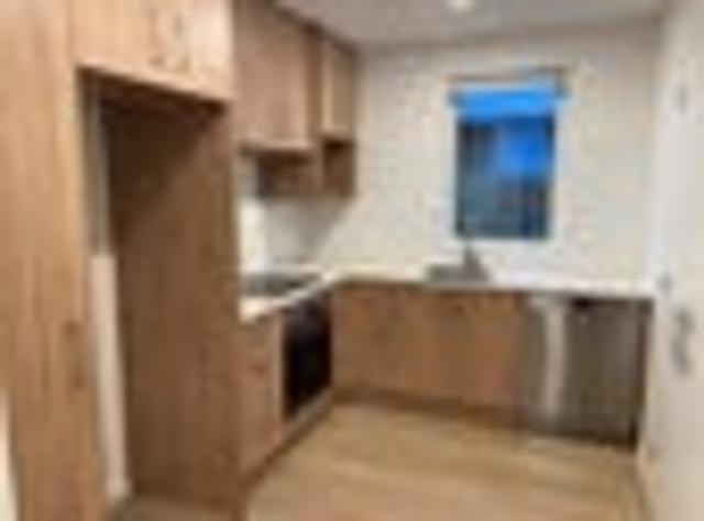 Townhouse for rent in Chaslands, Canterbury