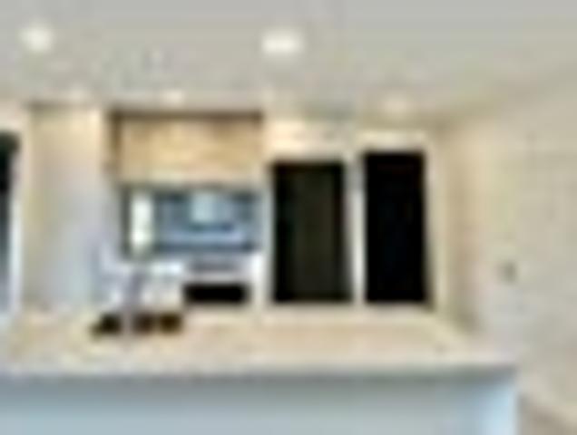 Townhouse for rent in Chaslands, Canterbury