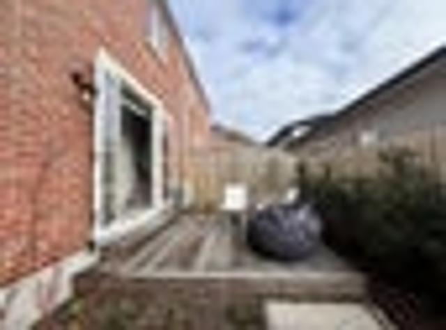 Townhouse for rent in Chaslands, Canterbury