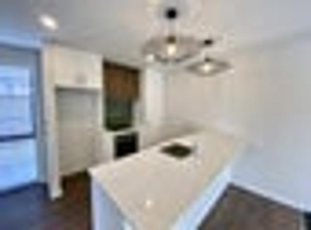 Townhouse for rent in Chaslands, Canterbury