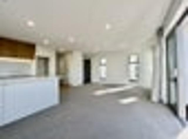 Townhouse for rent in Chaslands, Canterbury