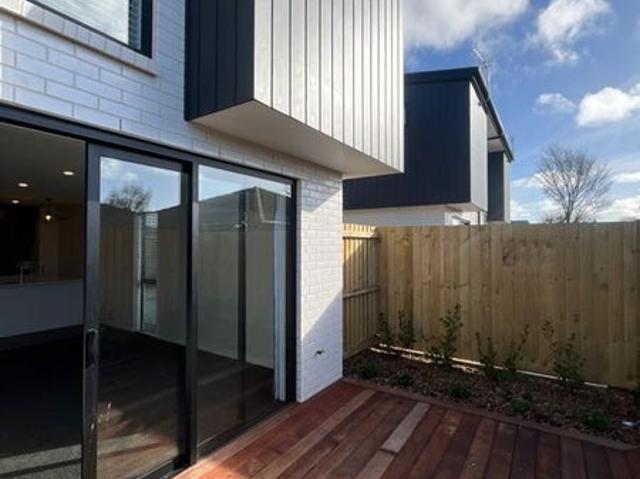 House for rent in Chaslands, Canterbury