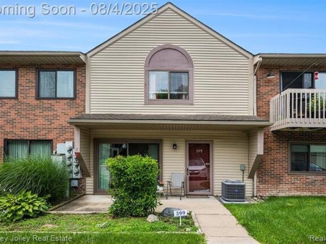 Condo for sale in Brighton