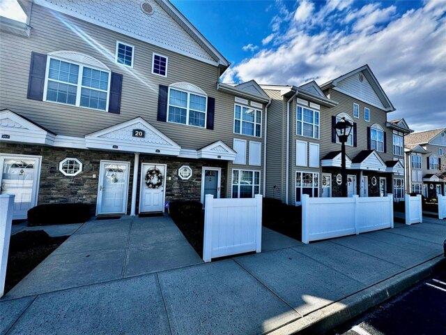 Condo for sale in East Meadow Condo for sale in East Meadow