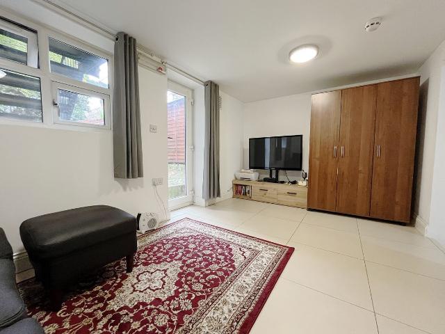 Apartment for rent in London Borough of Hounslow, Osterley