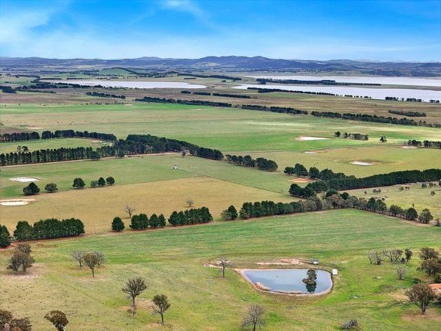 Cottage for sale in Lake Bathurst, Goulburn Mulwaree Council