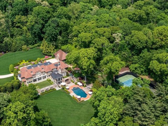 House for sale in Old Westbury