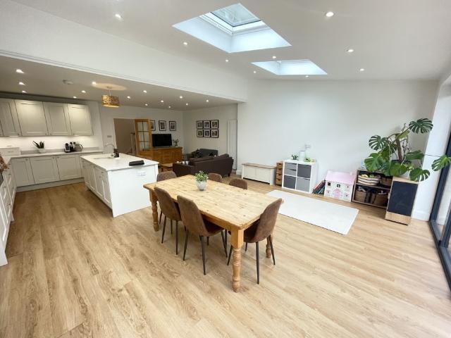 House for rent in The Image, Pouchen End