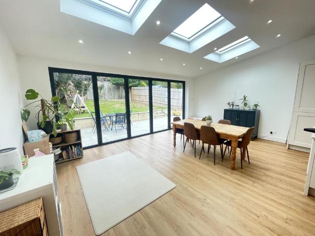 House for rent in Counters End, Pouchen End