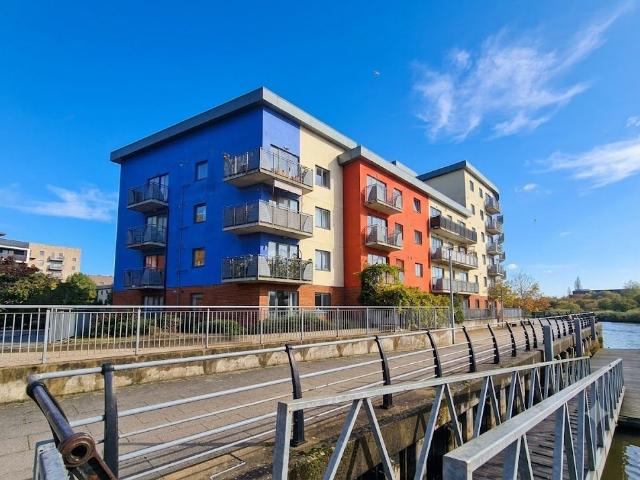 Apartment for rent in Roding Riverside, Greater London