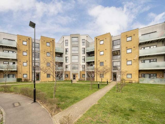 Apartment for rent in Lower Feltham, Greater London