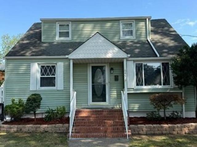 House for sale in Maywood