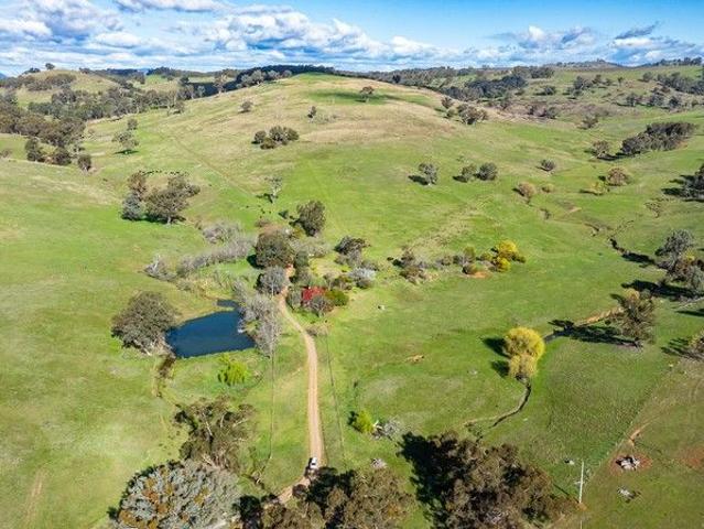 Cottage for sale in Hansonville, Victoria