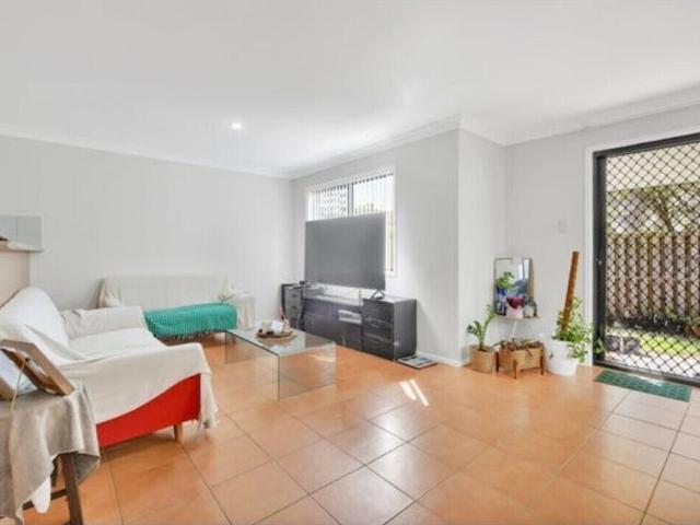 Room for rent in Springfield Green Villas, Greater Brisbane