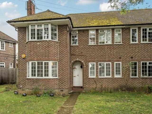 House for sale in Little Stanmore, Greater London