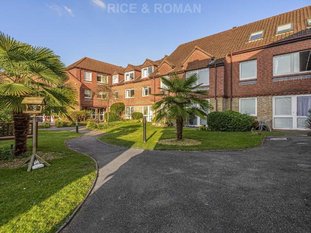 Apartment for rent in Blackhills, Surrey