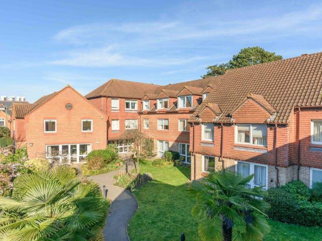 Apartment for rent in Weybridge, Elmbridge