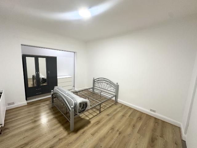 Studio for rent in Kingsbury, Greater London