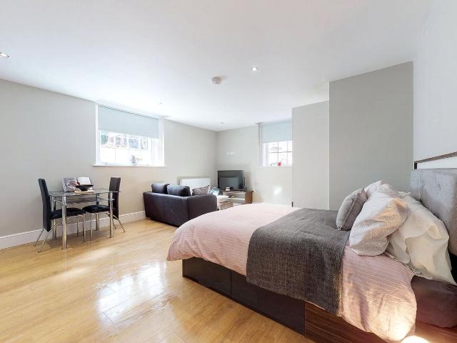 Studio for rent in Little Woodhouse, Leeds